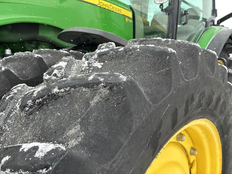 2011-john-deere-8335r-image-34