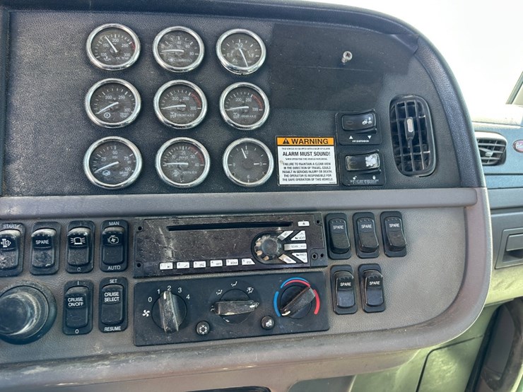2012-peterbilt-386-image-12
