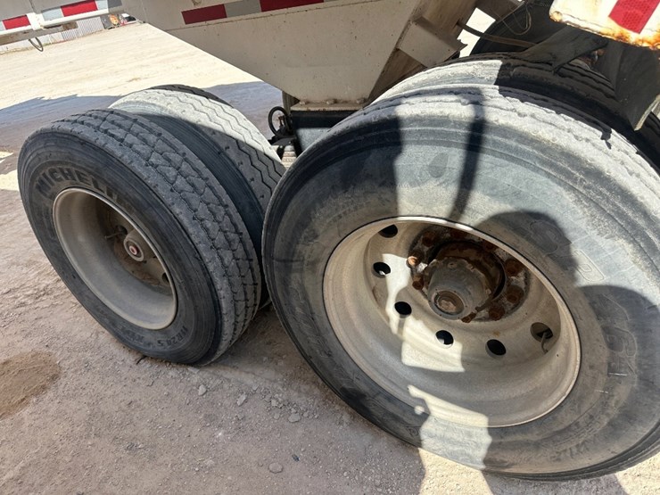 2014-axle-end-dump-image-10