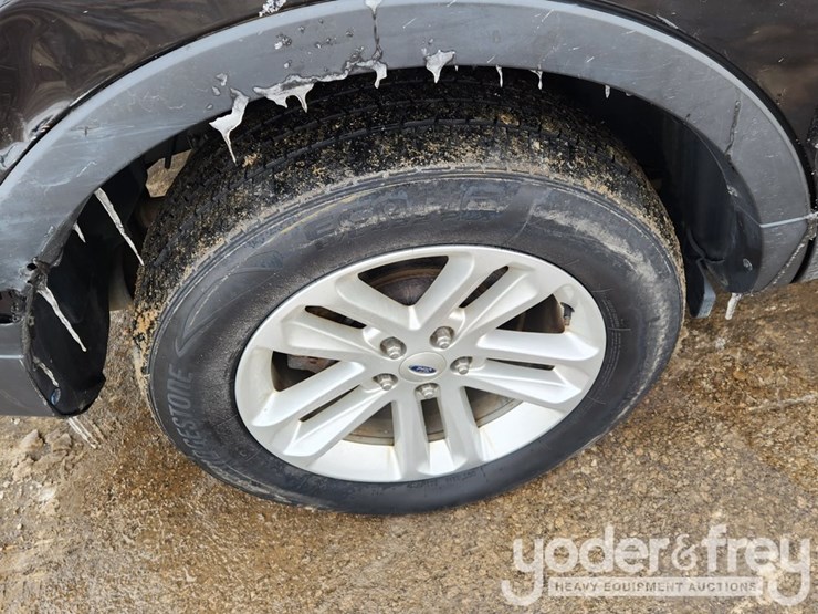 2016-ford-explorer-image-10