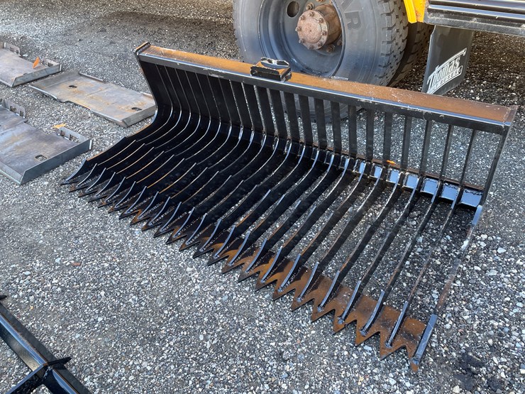 #3047-•-72"-skid-steer-fine-skeleton-bucket-image-1