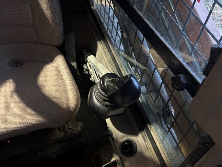 2012-case-sv300-image-32