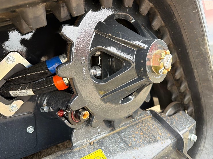 2026-kubota-scl1000-image-11