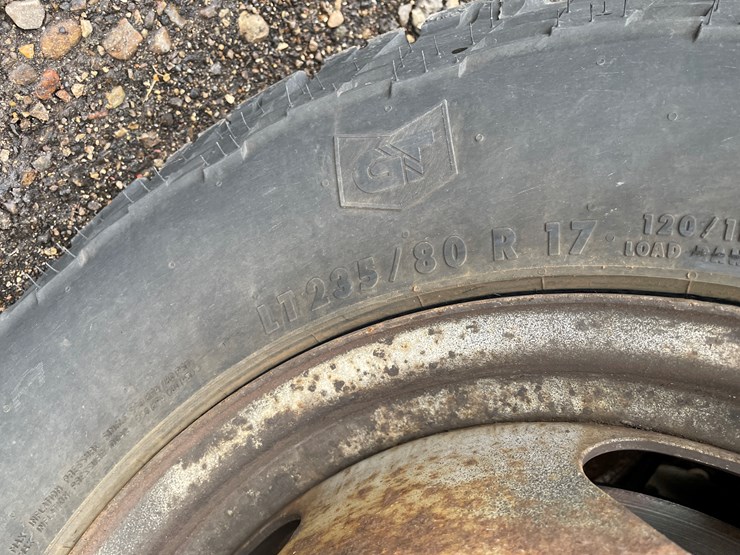 2012-chevrolet-3500-image-11