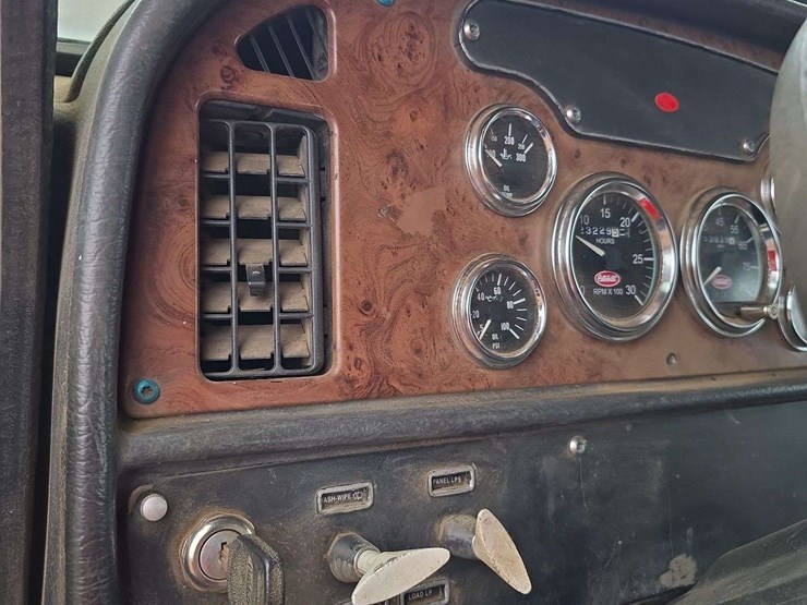 2005-peterbilt-378-image-16