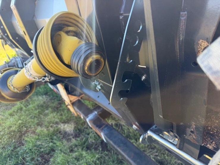 #2641-•-2025-drago-12-40-12-row-corn-header-image-13