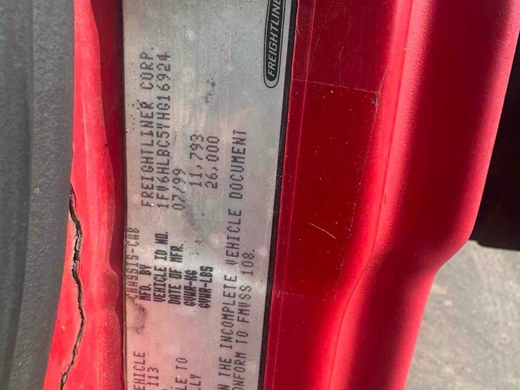 2000-freightliner-fl70-image-30