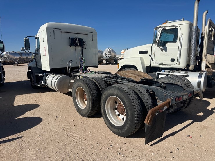 2018-mack-pinnacle-image-5