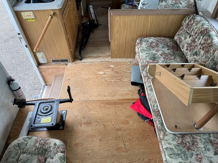 #2026-•-1999-ford-fleetwood-bounder-32h-rv-(has-wi-title)-image-22