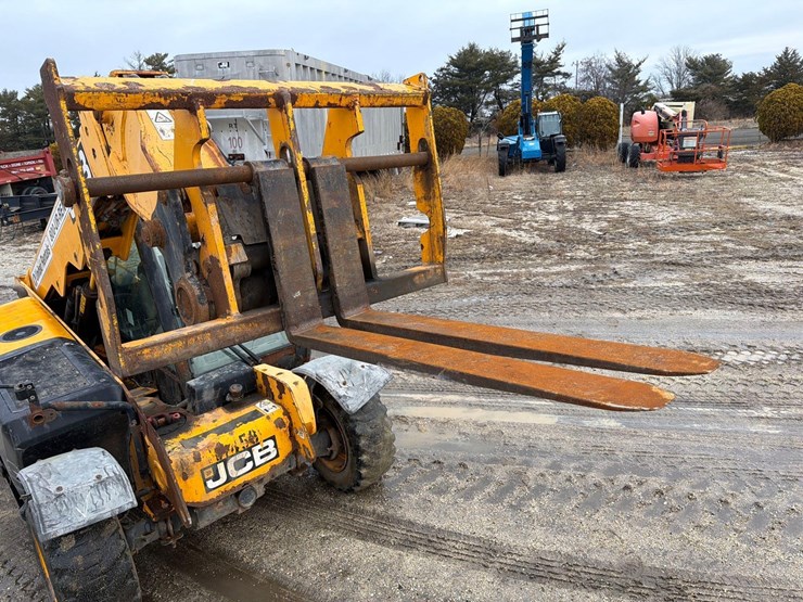 2017-jcb-525-60-image-8