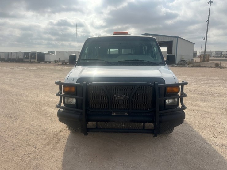 2013-ford-e350-image-2