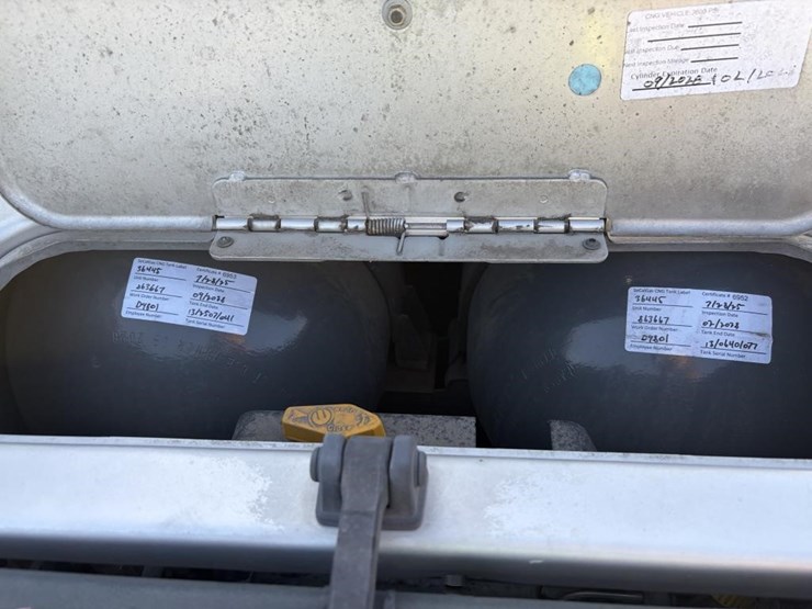 2016-dodge-2500-image-25