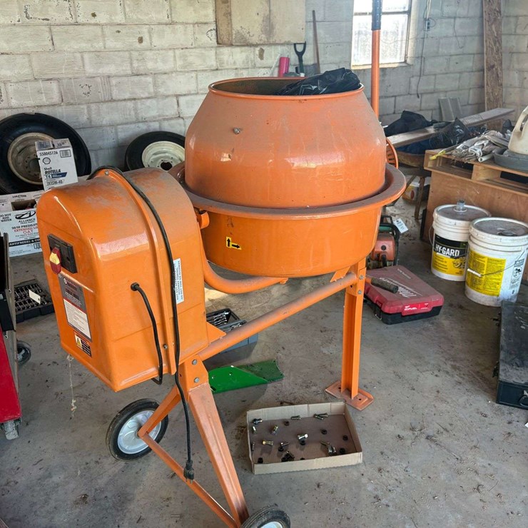 Central Machinery 3 1/2 Cubic Ft Mixer, never seen concrete