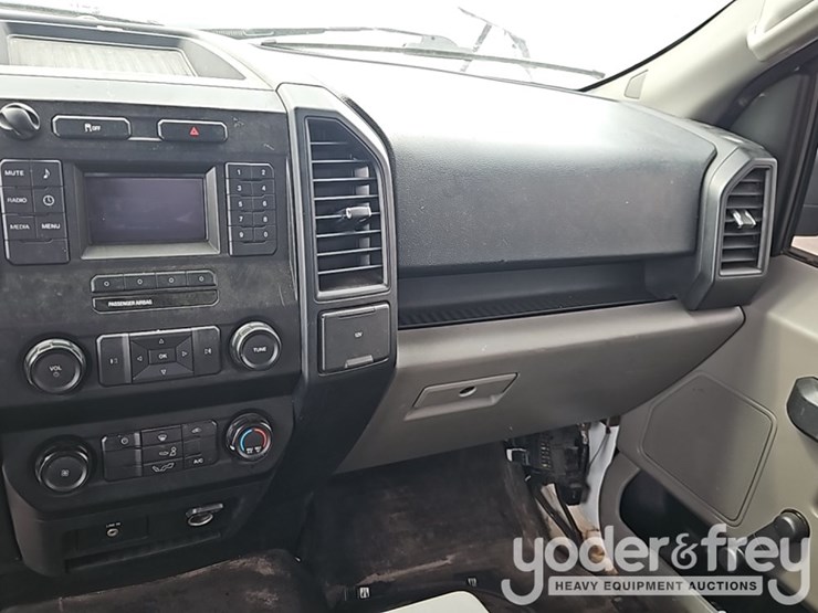 2016-ford-f150-image-24