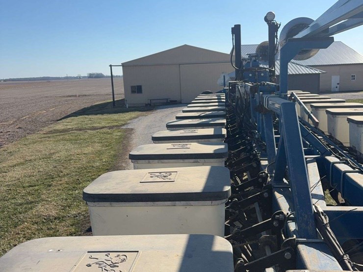 2009-kinze-3600-image-15