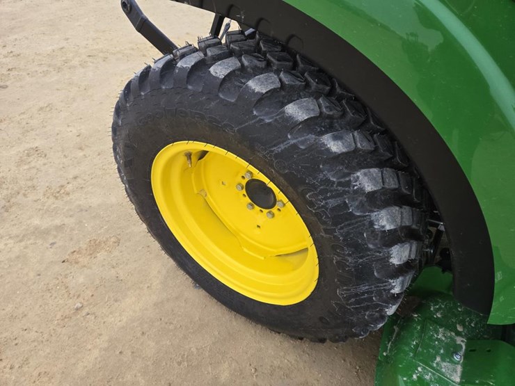 2025-john-deere-2038r-image-8