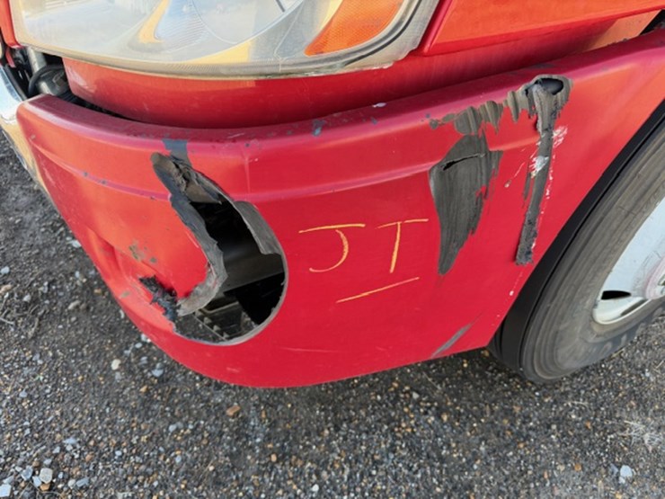 2013-freightliner-cascadia-113-image-17