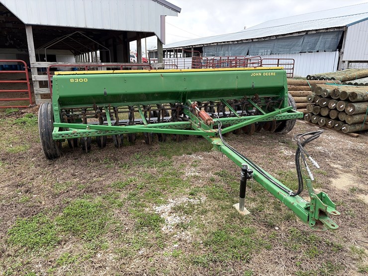 john-deere-8300-image-1
