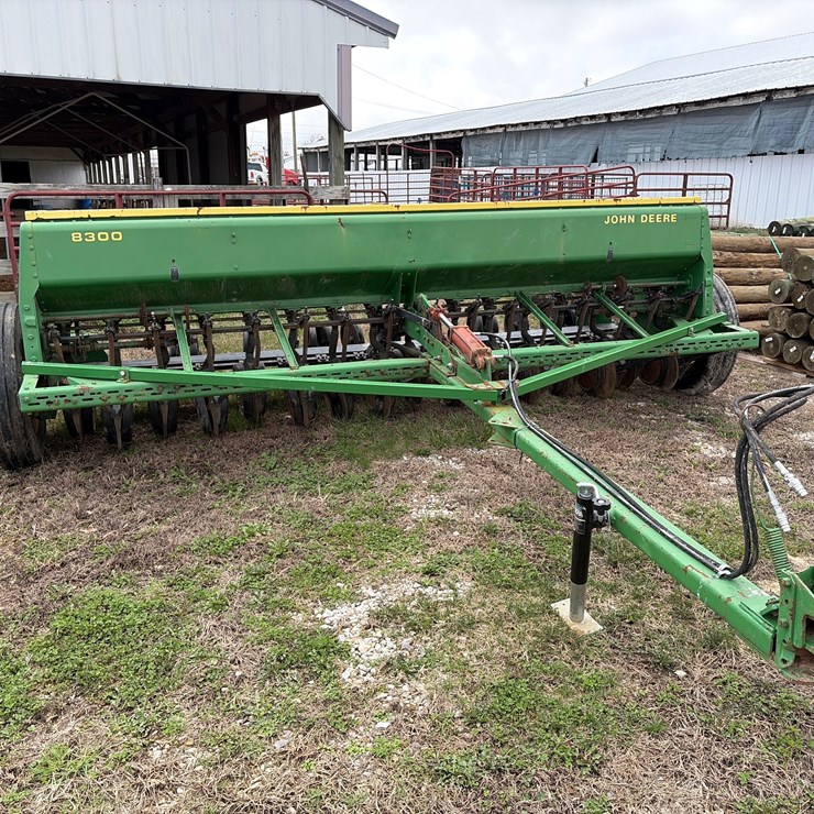 JOHN DEERE 8300