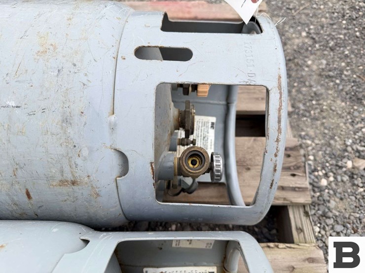 (2)-ul-inc.-industrial-truck-propane-tanks-image-5