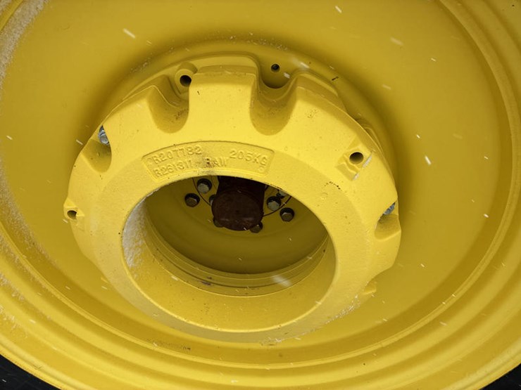 2011-john-deere-8335r-image-47