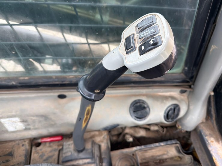 2019-new-holland-c237-image-20