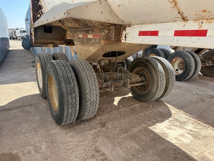 2014-axle-end-dump-image-4