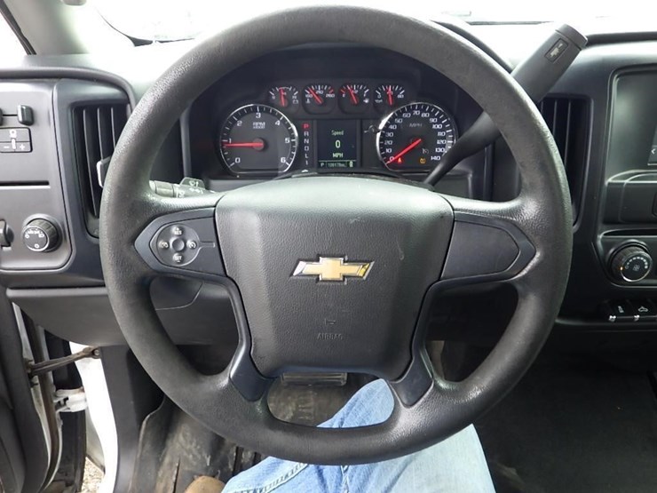 2017-chevrolet-2500-image-21