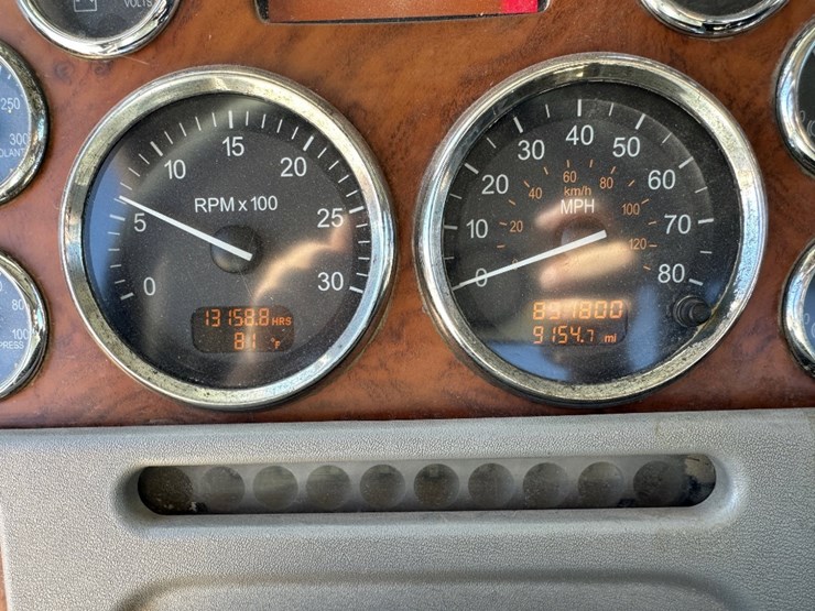 2008-peterbilt-365-image-14