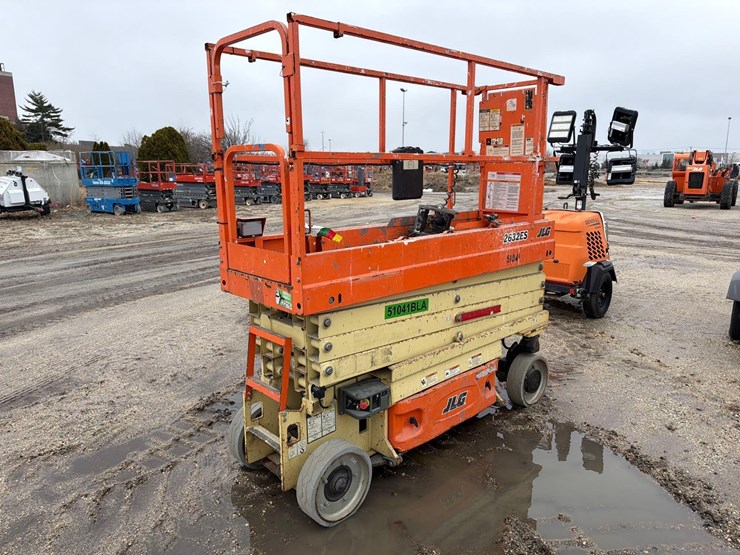 2017-jlg-2632es-image-3