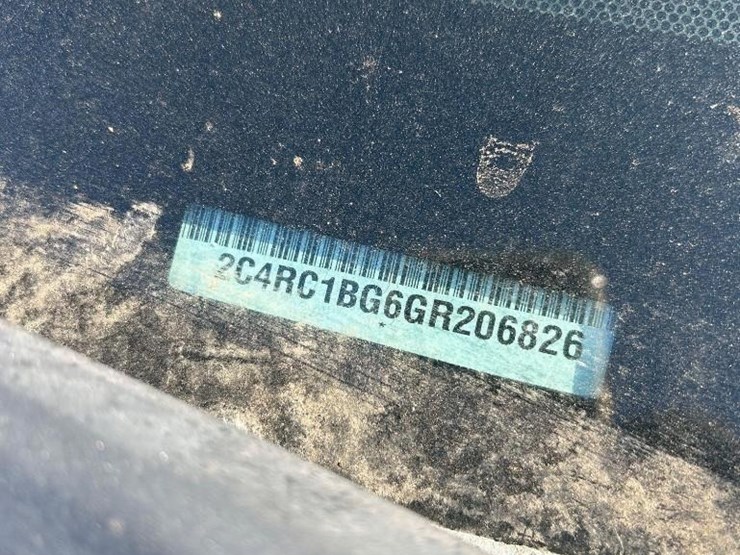 2016-chrysler-town-&-country-image-43