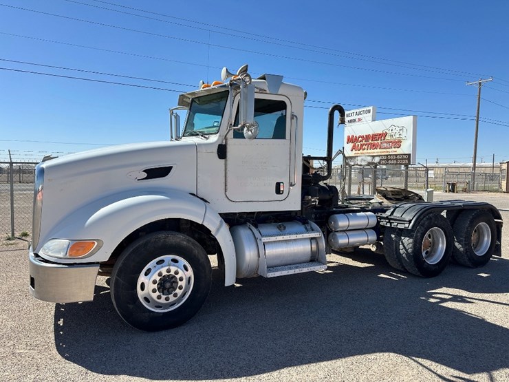 2012-peterbilt-386-image-1