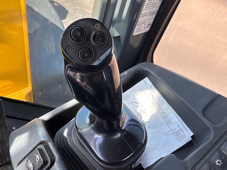 2018-deere-524k-image-27