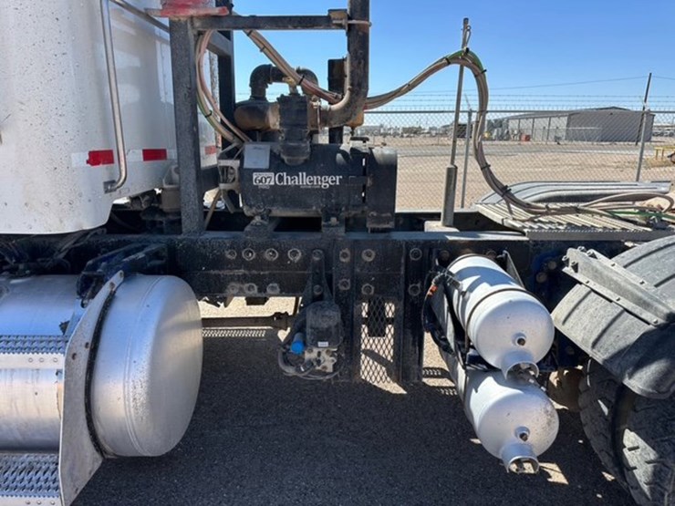 2012-peterbilt-386-image-11