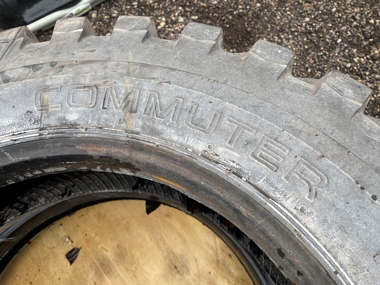 #3053-•-(2)-commuter-tires-image-4