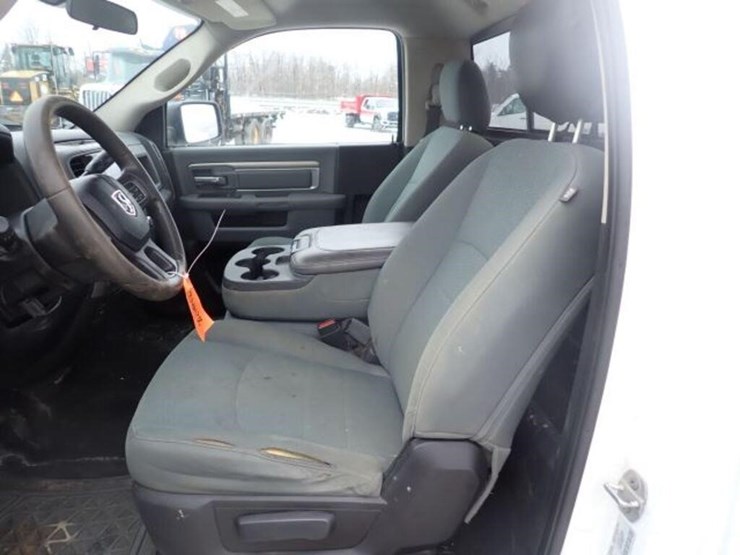 2015-dodge-ram-1500-image-26