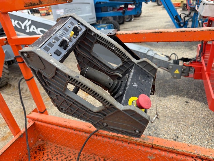 2017-jlg-1932r-image-5