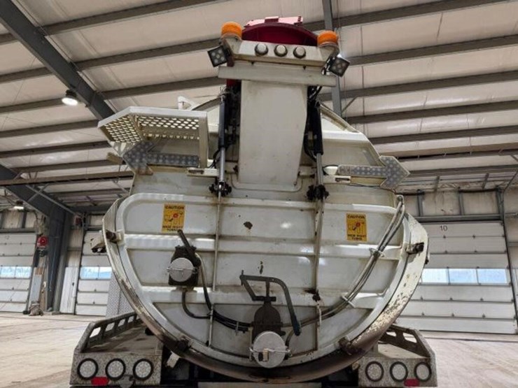 2017-peterbilt-567-image-42