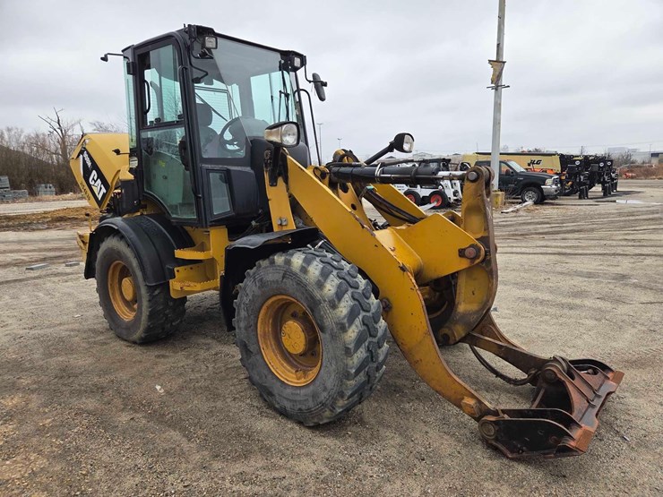 2017-caterpillar-908h2-image-2