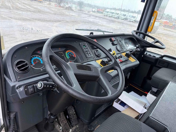 2025-dennis-eagle-proview-image-24