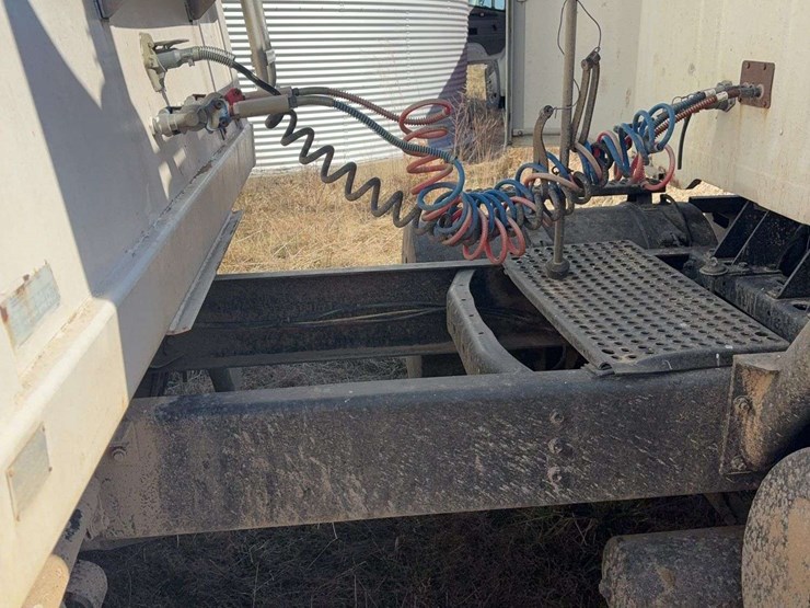 1993-international-8100-image-10