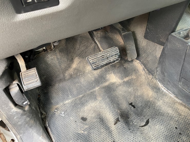 2012-chevrolet-3500-image-47