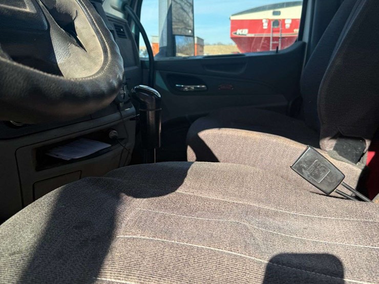 2016-peterbilt-579-image-10