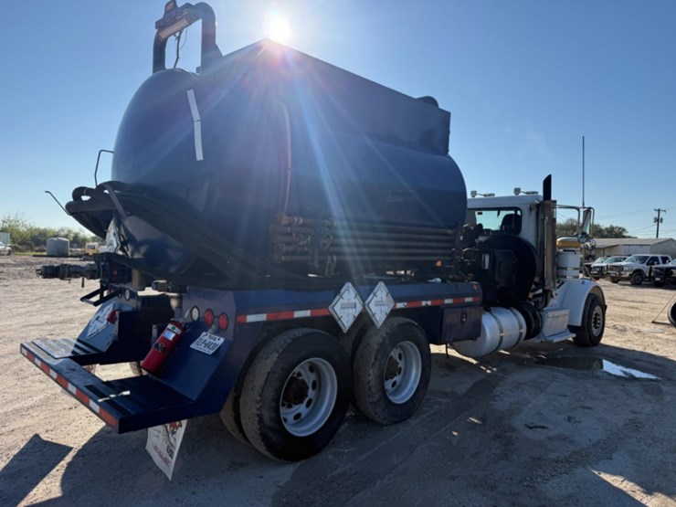 2013-peterbilt-367-image-3