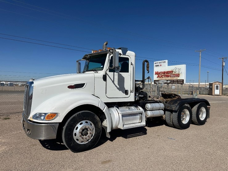 2012-peterbilt-386-image-1