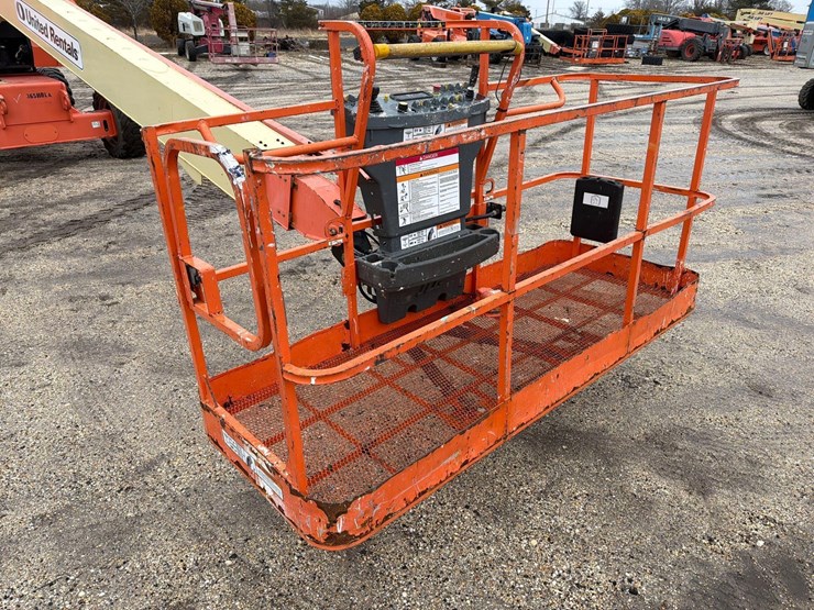 2016-jlg-800s-image-11
