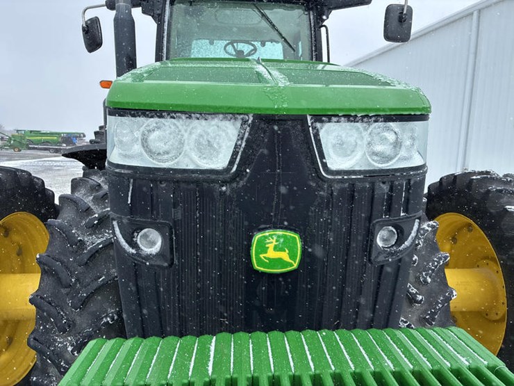 2011-john-deere-8335r-image-13
