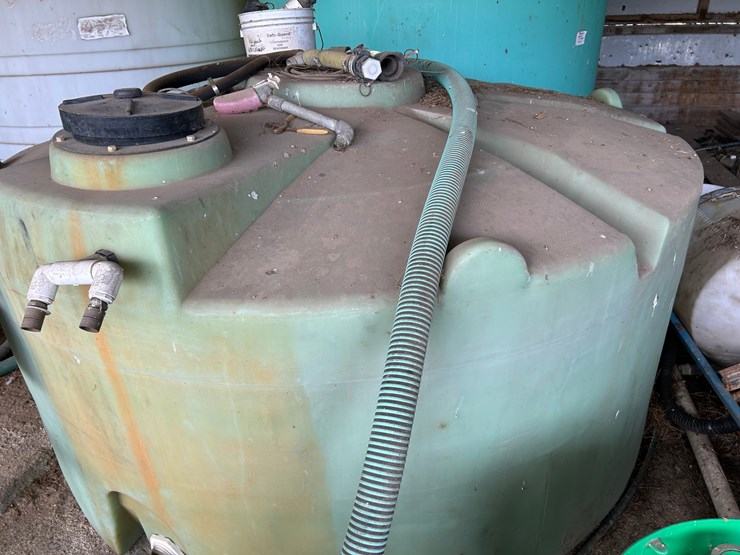 1000-gal.-poly-tank-image-1