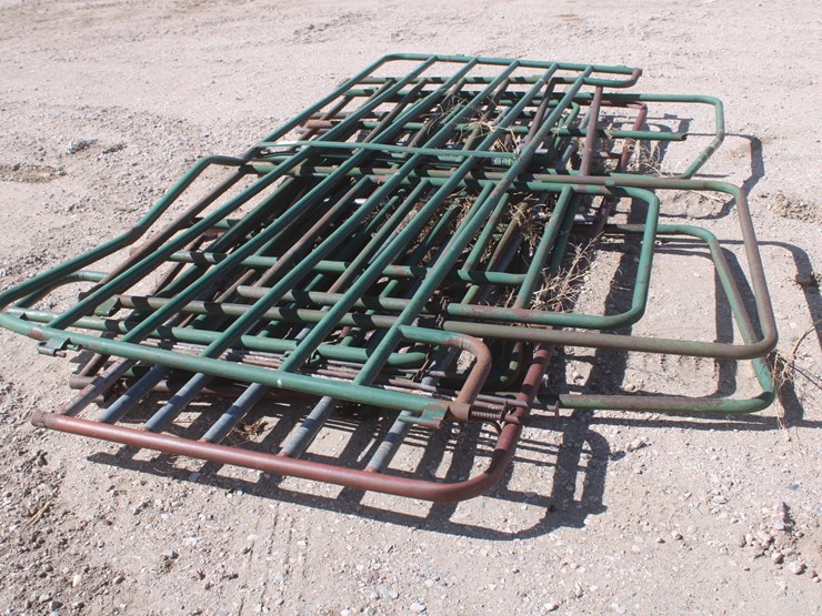 #2097-•-assortment-of-panels-and-gates-image-1