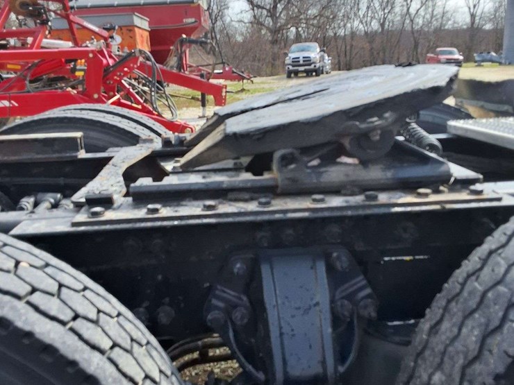 2016-peterbilt-579-image-38